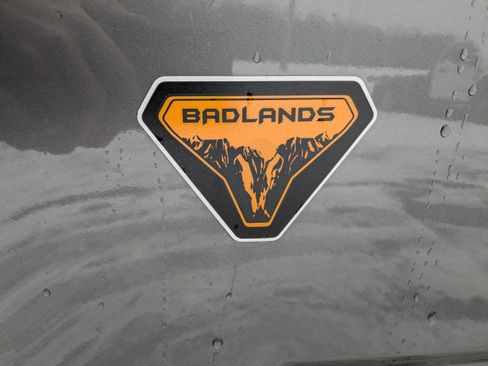 Used 2025 Ford Bronco Sport Badlands image 9