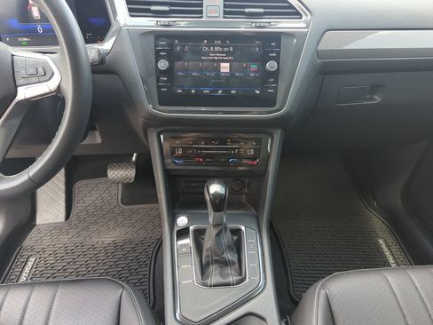 Certified 2023 Volkswagen Tiguan SE w/ Panoramic Sunroof Package FWD image 25