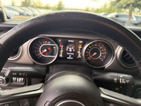 Used 2021 Jeep Gladiator Sport AWD/4WD image 23