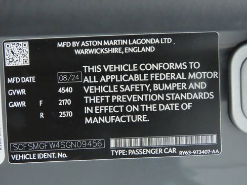 Used 2025 Aston Martin V8 Vantage Coupe image 32