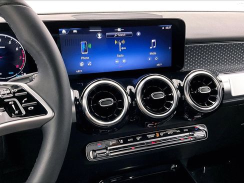 Used 2026 Mercedes-Benz GLB 250 image 5