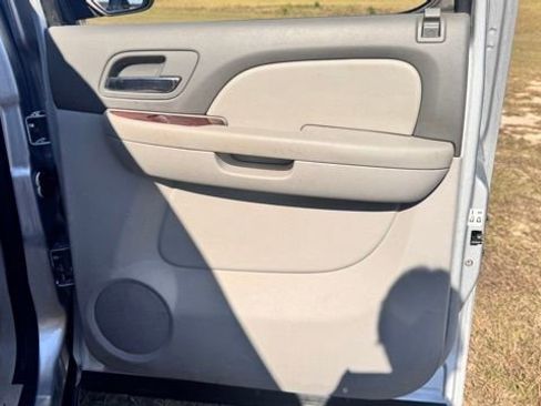 Used 2013 Chevrolet Suburban LTZ image 17