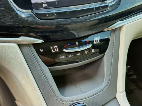 Used 2022 Cadillac XT6 Premium Luxury FWD image 14