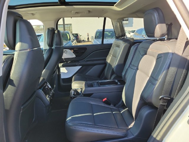Used 2025 Lincoln Aviator Reserve w/ Equipment Group 201A AWD/4WD image 23
