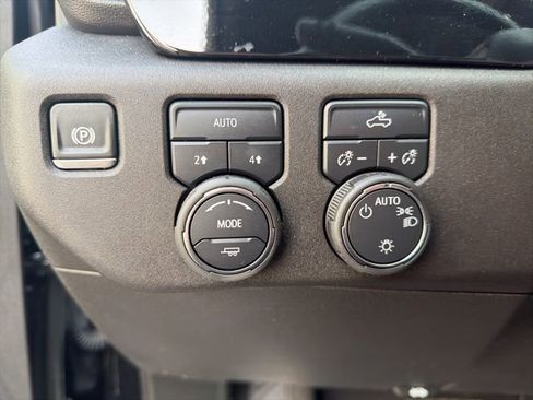 Used 2025 Chevrolet Silverado 1500 LT AWD/4WD image 35