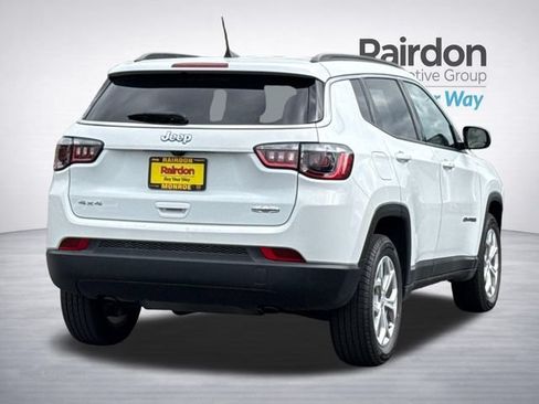 Used 2024 Jeep Compass Latitude AWD/4WD image 5