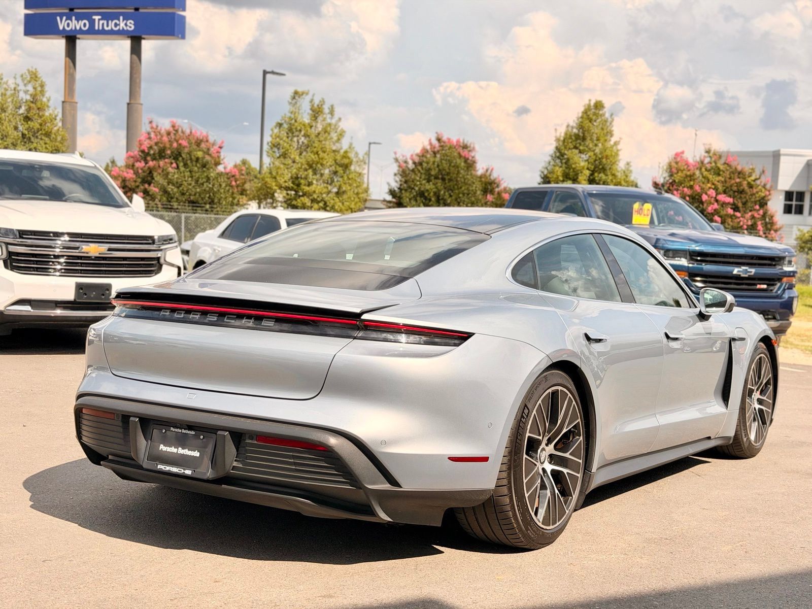 Used 2020 Porsche Taycan 4S w/ Premium Package AWD/4WD image 17