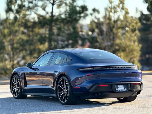 Used 2022 Porsche Taycan image 9