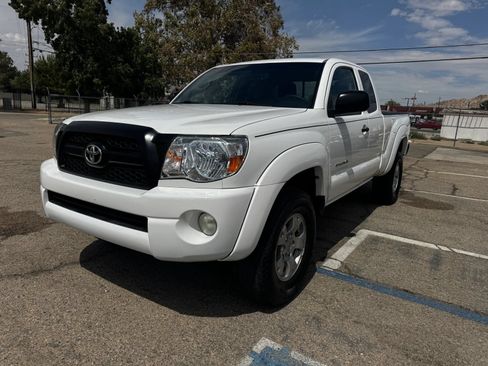 Used 2011 Toyota Tacoma PreRunner w/ SR5 Pkg #2 RWD image 1