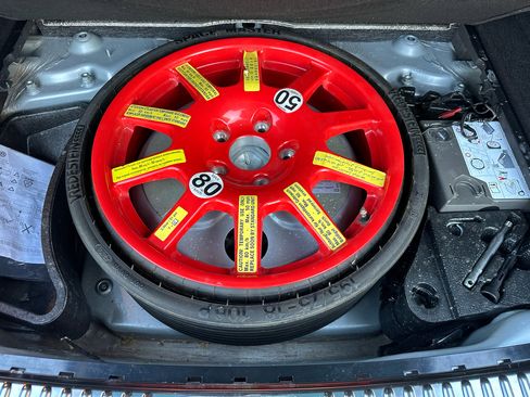 Used 2016 Volkswagen Touareg Sport image 32