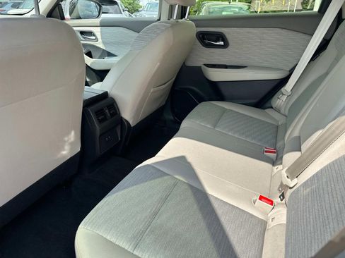 Used 2023 Nissan Rogue SV image 7