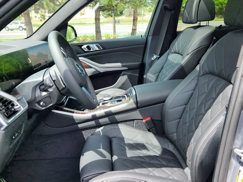 New 2026 BMW X5 xDrive40i w/ M Sport Package AWD/4WD image 10