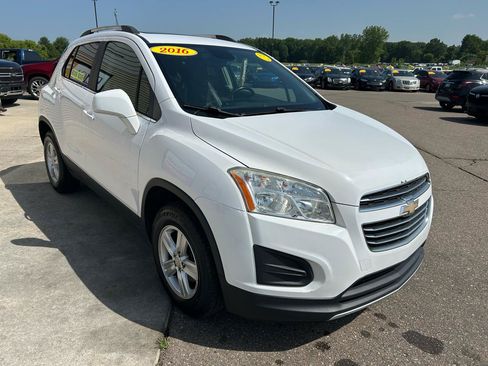 Used 2016 Chevrolet Trax LT w/ LT Sun and Sound Package AWD/4WD image 3
