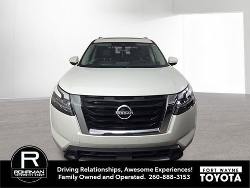 Used 2024 Nissan Pathfinder SL w/ SL Premium Package image 3