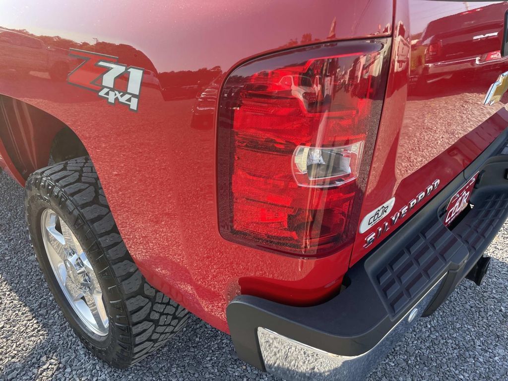 Used 2014 Chevrolet Silverado 2500 LT w/ Interior Plus Package AWD/4WD image 18