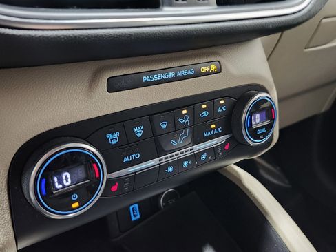 Used 2020 Ford Escape Titanium image 33