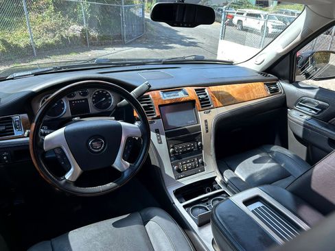 Used 2013 Cadillac Escalade Platinum image 17