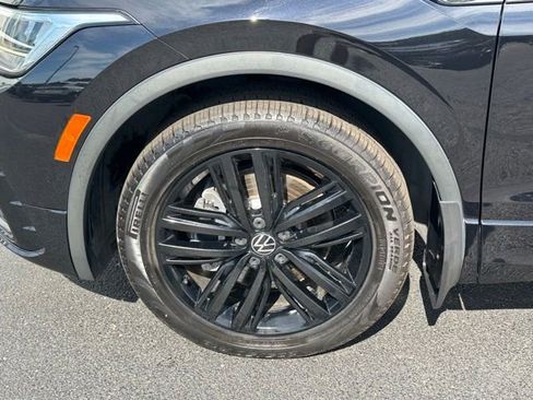 Certified 2022 Volkswagen Tiguan SE R-Line FWD image 10