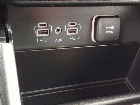 Used 2023 Jeep Grand Cherokee Limited image 25