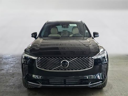 New 2026 Volvo XC90 T8 Plus w/ Protection Package Premier image 2