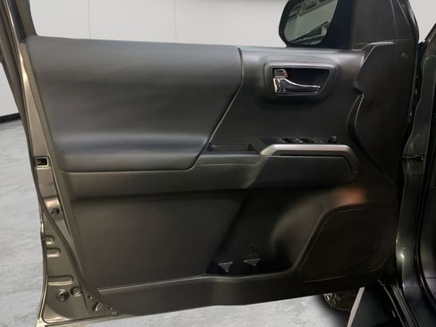 Used 2023 Toyota Tacoma TRD Off-Road image 28