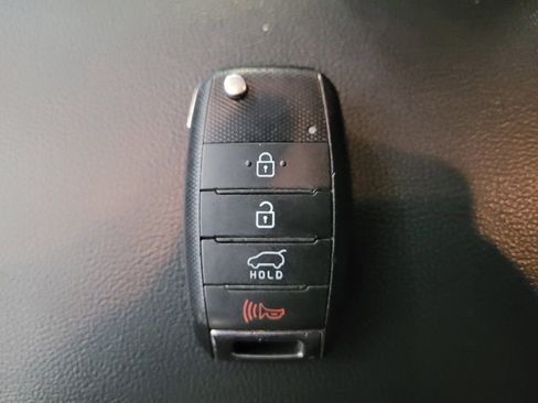 Used 2018 Kia Sorento FWD image 32