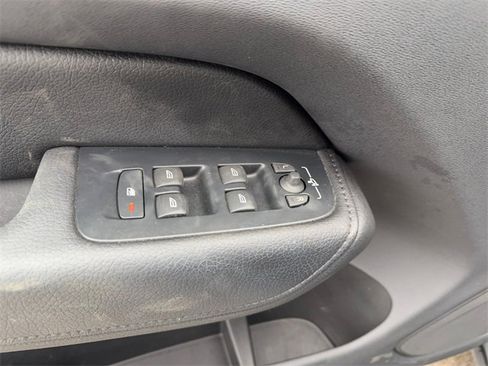Used 2022 Volvo XC60 B5 Momentum image 13