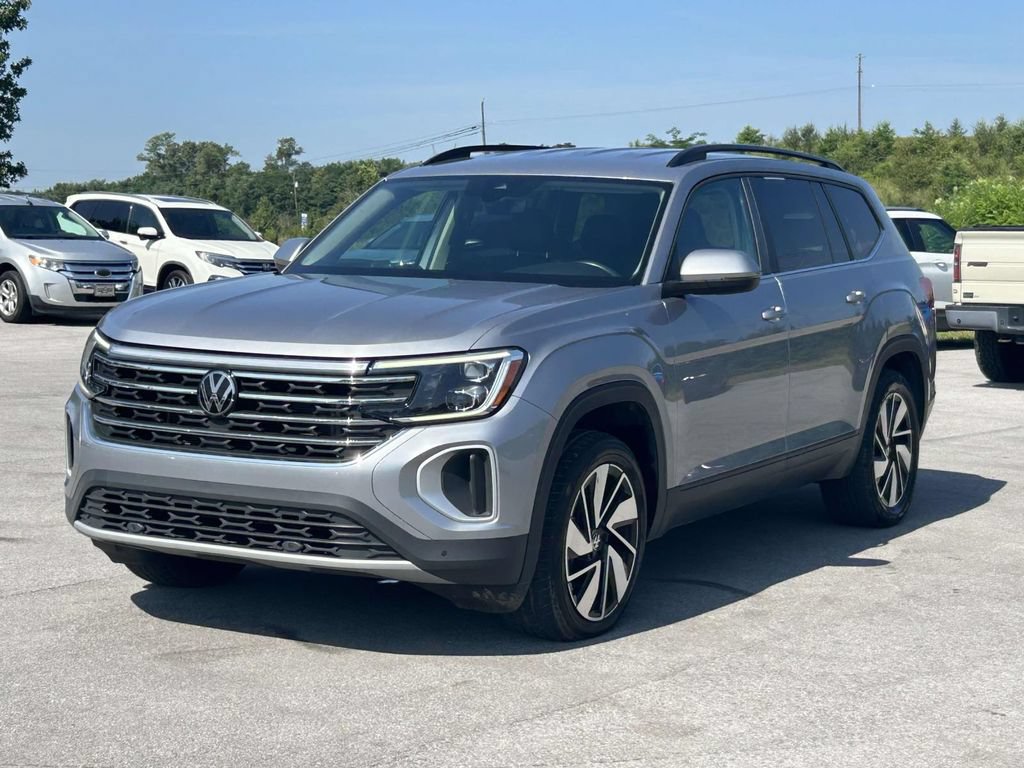 Used 2024 Volkswagen Atlas SE AWD/4WD image 3