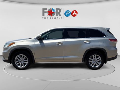 Used 2016 Toyota Highlander LE AWD/4WD image 2