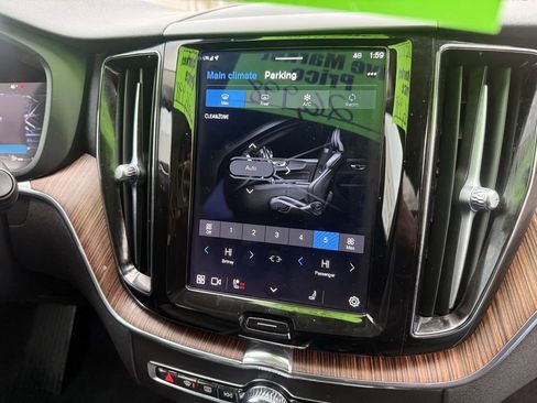 Used 2023 Volvo XC60 B5 Plus w/ Climate Package image 16