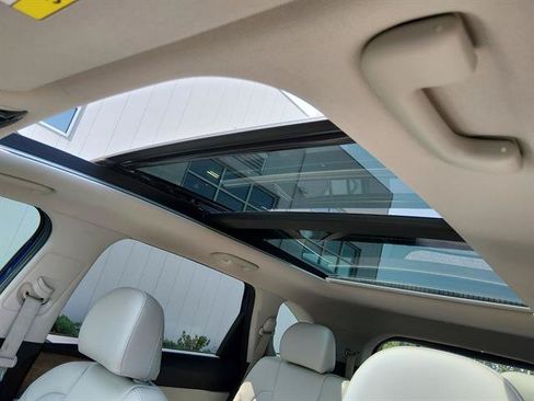 Used 2022 Kia Sorento EX w/ Panoramic Sunroof Package FWD image 11