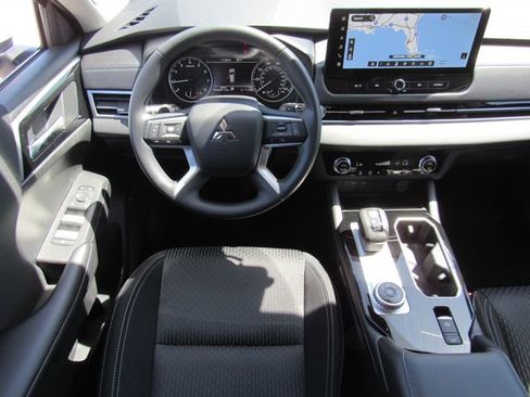 New 2026 Mitsubishi Outlander ES FWD image 17