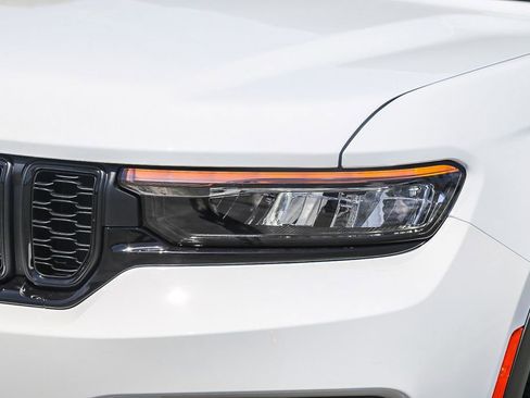 New 2025 Jeep Grand Cherokee Altitude image 5