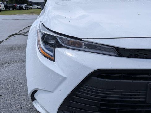 Used 2025 Toyota Corolla LE FWD image 9