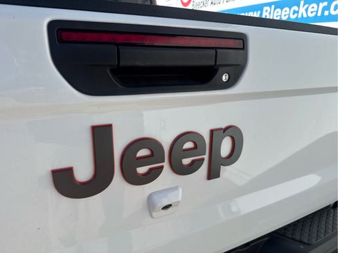 Used 2024 Jeep Gladiator Mojave w/ Technology Group AWD/4WD image 20