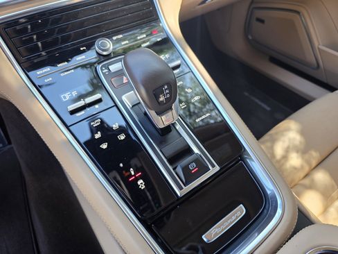 Used 2022 Porsche Panamera 4 E-Hybrid AWD/4WD image 24