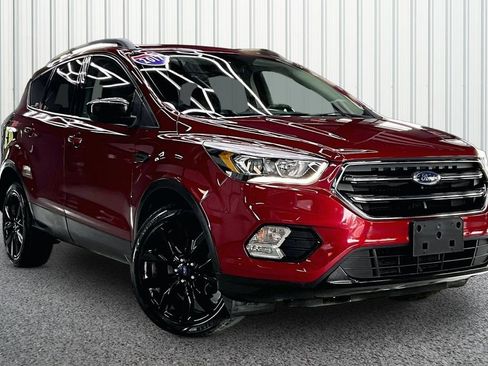 Used 2017 Ford Escape SE w/ SE Sport Appearance Package FWD image 1
