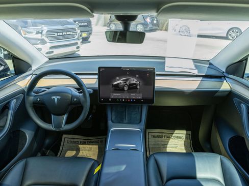 Used 2022 Tesla Model Y Long Range AWD/4WD image 19