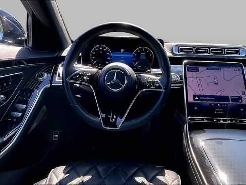 Used 2022 Mercedes-Benz S 580 4MATIC Sedan w/ AMG Line Package image 6
