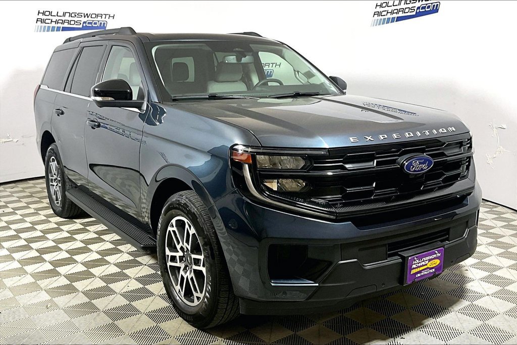 Used 2026 Ford Expedition Active RWD image 3