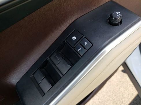 Used 2022 Toyota Highlander XLE image 20