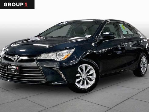 Used 2017 Toyota Camry LE image 1