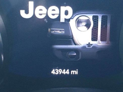 Used 2022 Jeep Gladiator Sport image 16