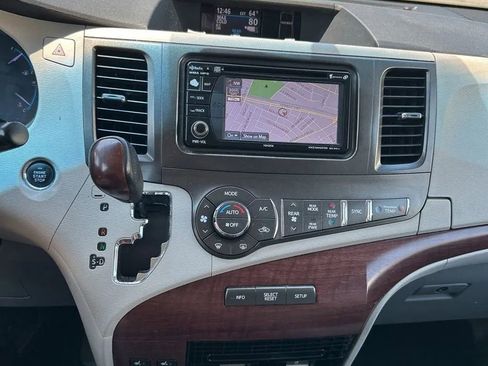 Used 2013 Toyota Sienna XLE w/ Entertainment Pkg AWD/4WD image 28