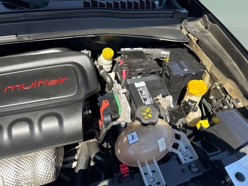 Used 2016 Jeep Renegade Limited FWD image 38