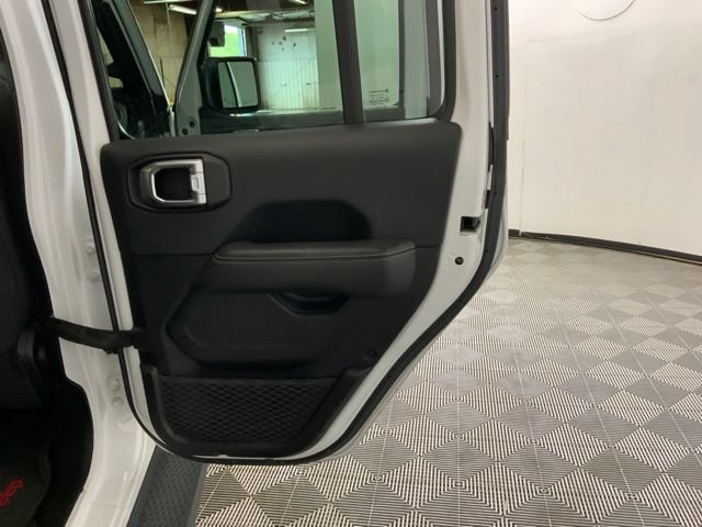 Used 2019 Jeep Wrangler Unlimited Sahara w/ Cold Weather Group AWD/4WD image 28