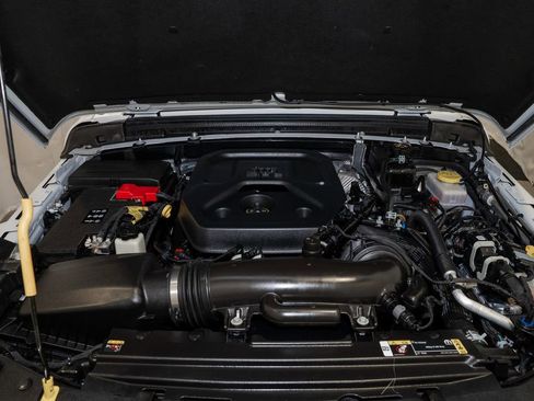 Used 2025 Jeep Wrangler Sahara image 18