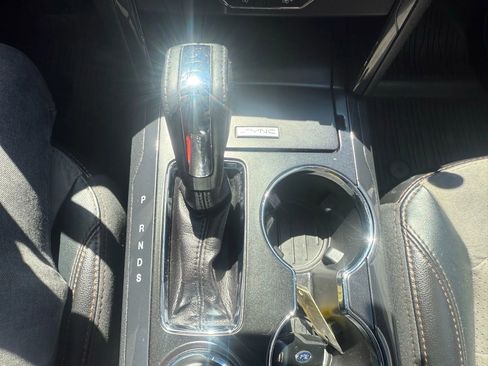 Used 2017 Ford Explorer XLT w/ Equipment Group 202A image 22