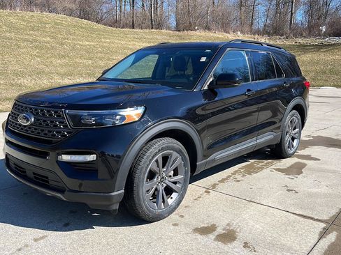 Used 2023 Ford Explorer XLT w/ Equipment Group 202A image 1