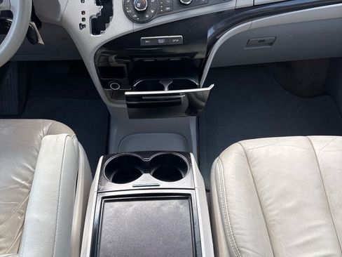 Used 2012 Toyota Sienna LE FWD image 17